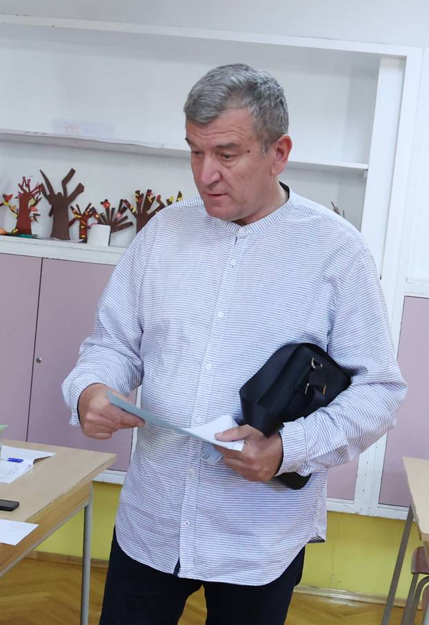Šibenik: Kandidat za župana Primorsko-goranske županije Petar Baranovi? glasovao u drugom krugu lokalnih izbora