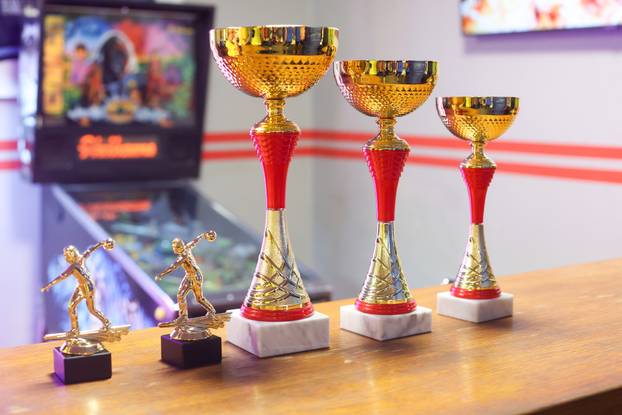 Zagreb: Druženje umirovljenika u Bowlingu Clubu 