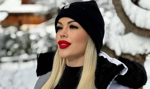 FOTO Slikala se gola na snijegu i riskirala zdravlje zbog fanova: 'Zavr&scaron;ila sam na hitnoj...'