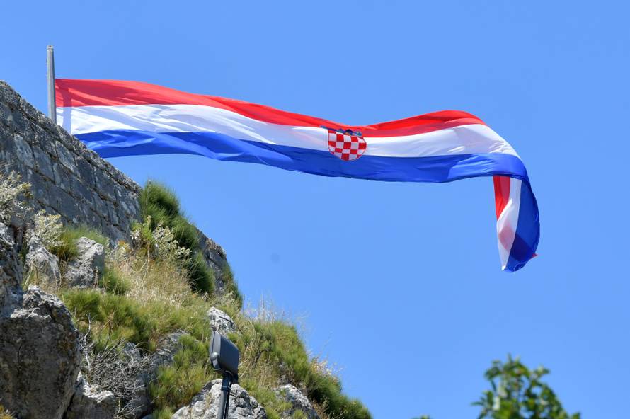 Hrvatska zastava na Kninskoj tvrdjavi