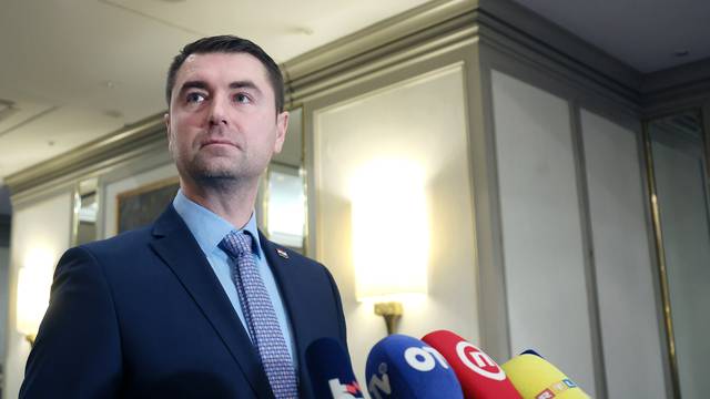 Zagreb: Ministar Filipović dao je izjavu medijima