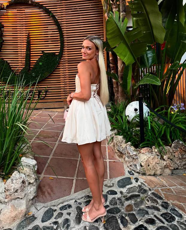 FOTO Zanosna plavuša bodrit će češkog golmana protiv Hrvatske