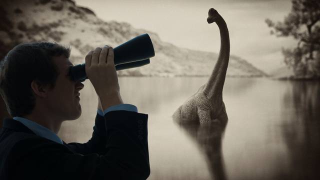 'Ja sam stručnjak za čudovište iz Loch Nessa. Ono postoji, treba mi pomoć u  velikoj potrazi...'