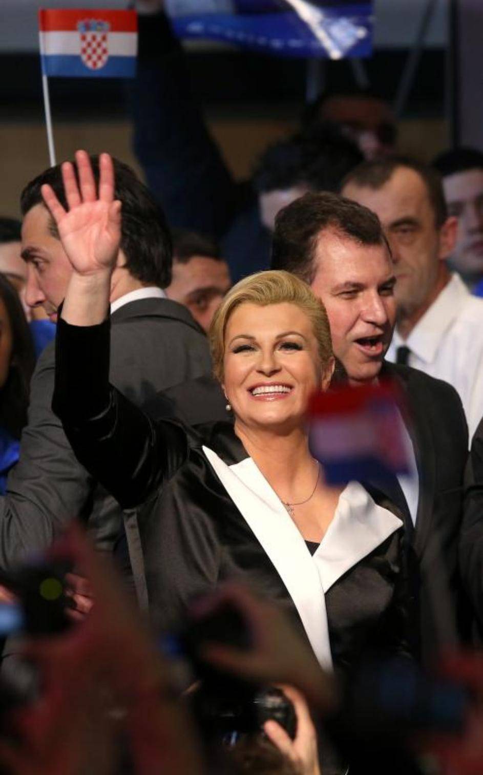 Praznovjerna Kolinda? Isti je kompletić odjenula i 2015.