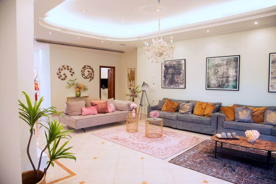 U ovoj će se vili djevojke boriti za naklonost novog Gospodina Savršenog, zavirite u interijer