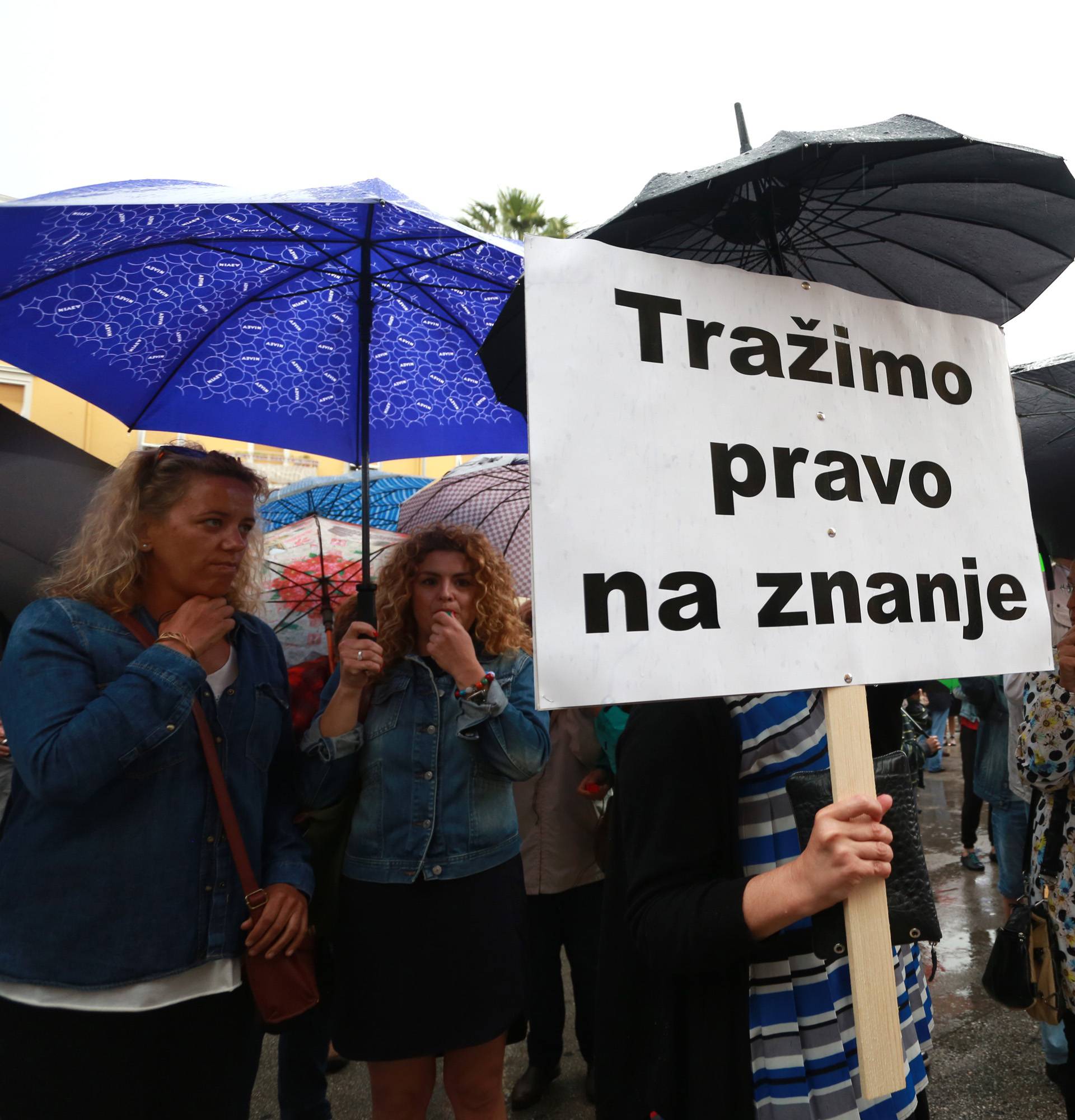 Splićani unatoč kiši izašli na ulice: Preuzmite odgovornost