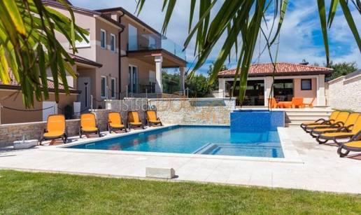 FOTO U ovoj vili u Istri možete živjeti kao u filmu: Ima jacuzzi, vinski podrum i terene za sport