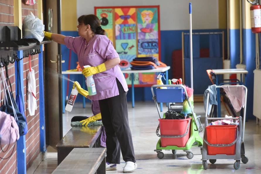 Ravnatelji: Bolje bi bilo da su se u škole prvo vratili osmaši