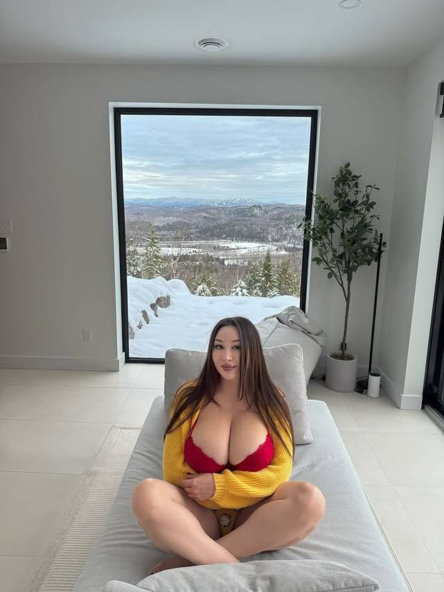 FOTO Ukrajinsku ljepoticu grudi su proslavile, a sada ih želi smanjiti: 'Svi bulje u mene'