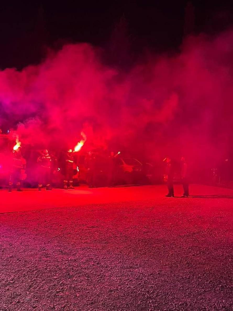 FOTO Zvonimira Srnu dočekali susjedi vatrogasci u Metkoviću: 'Prijatelju, hvala ti na svemu!'
