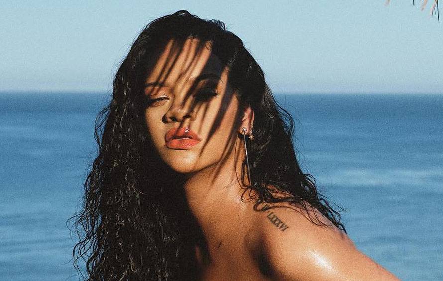 Rihanna je razbjesnila fanove novom fotkom: 'Curo, ja sam ateist, i meni je ovo previše...'
