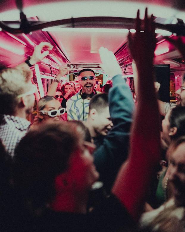 FOTO Ludilo na tračnicama! Ovaj party tramvaj u Zagrebu vozi vas direktno u ekstazu