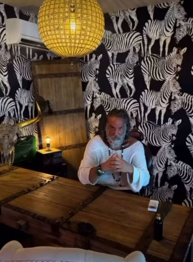 FOTO Zove se Zeus i izgleda kao bog: Ovaj muškarac je trenutno najpoželjniji na internetu!