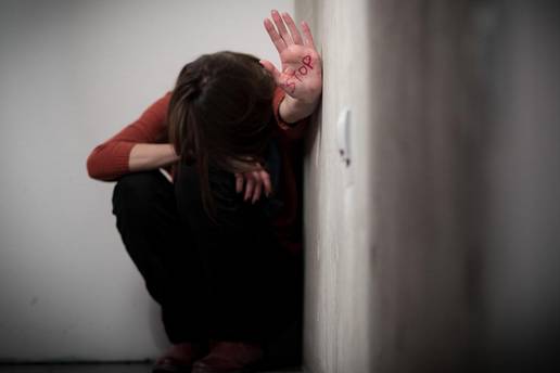 Dječak (13) koji je htio silovati majku svog prijatelja mogao bi završiti u domu. Neće mu suditi