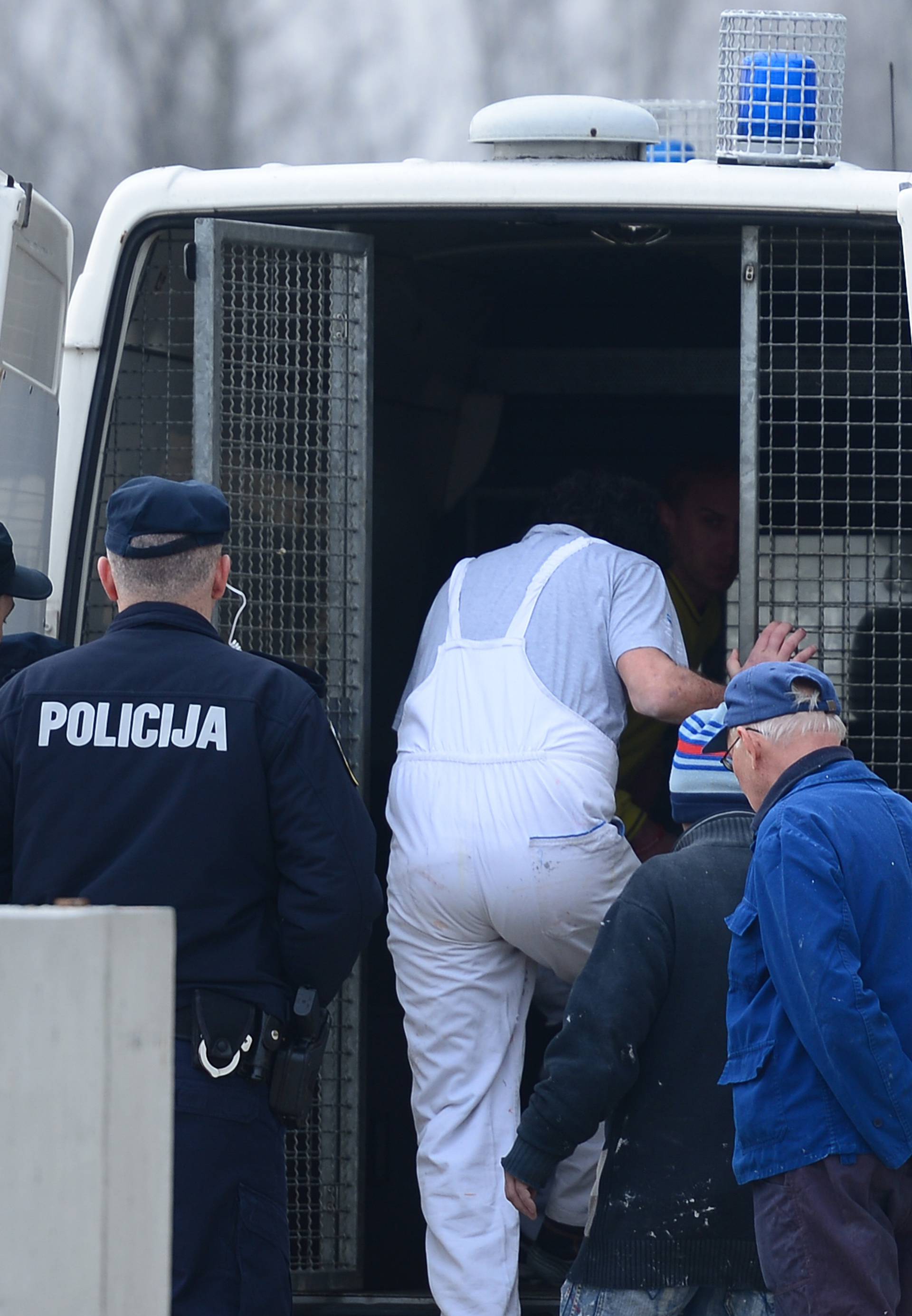 Policija 'upala' na gradilište u Podbrežju: Kontrola stranaca?
