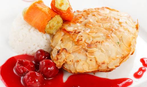 Piletina ogrnuta bademima