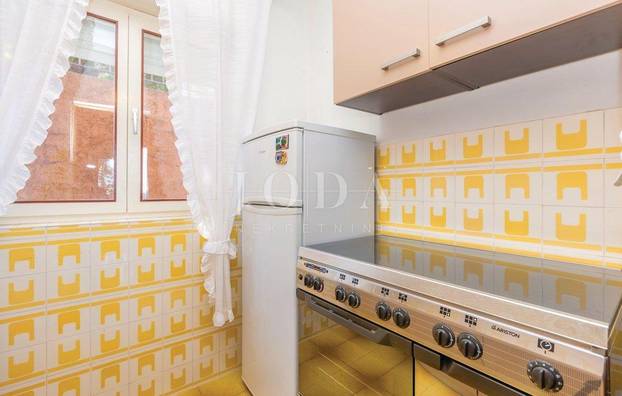 FOTO Netko u Hrvatskoj prodaje kuću na samoj obali: 'Spaja se s morem.' Cijena će vas iznenaditi