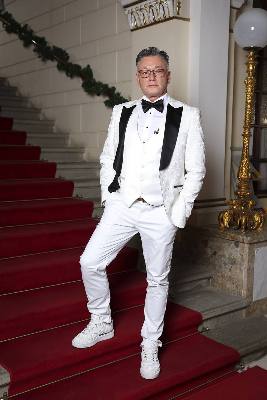 Prvi susret Jeannette i Simona prošao je u smijehu i procjeni partnera: 'Malo me provocira'