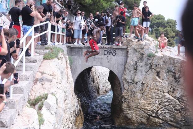 Split: Najpopularniji svjetski streamer IShowSpeed skakao je u more na splitskoj plaži Ježinac