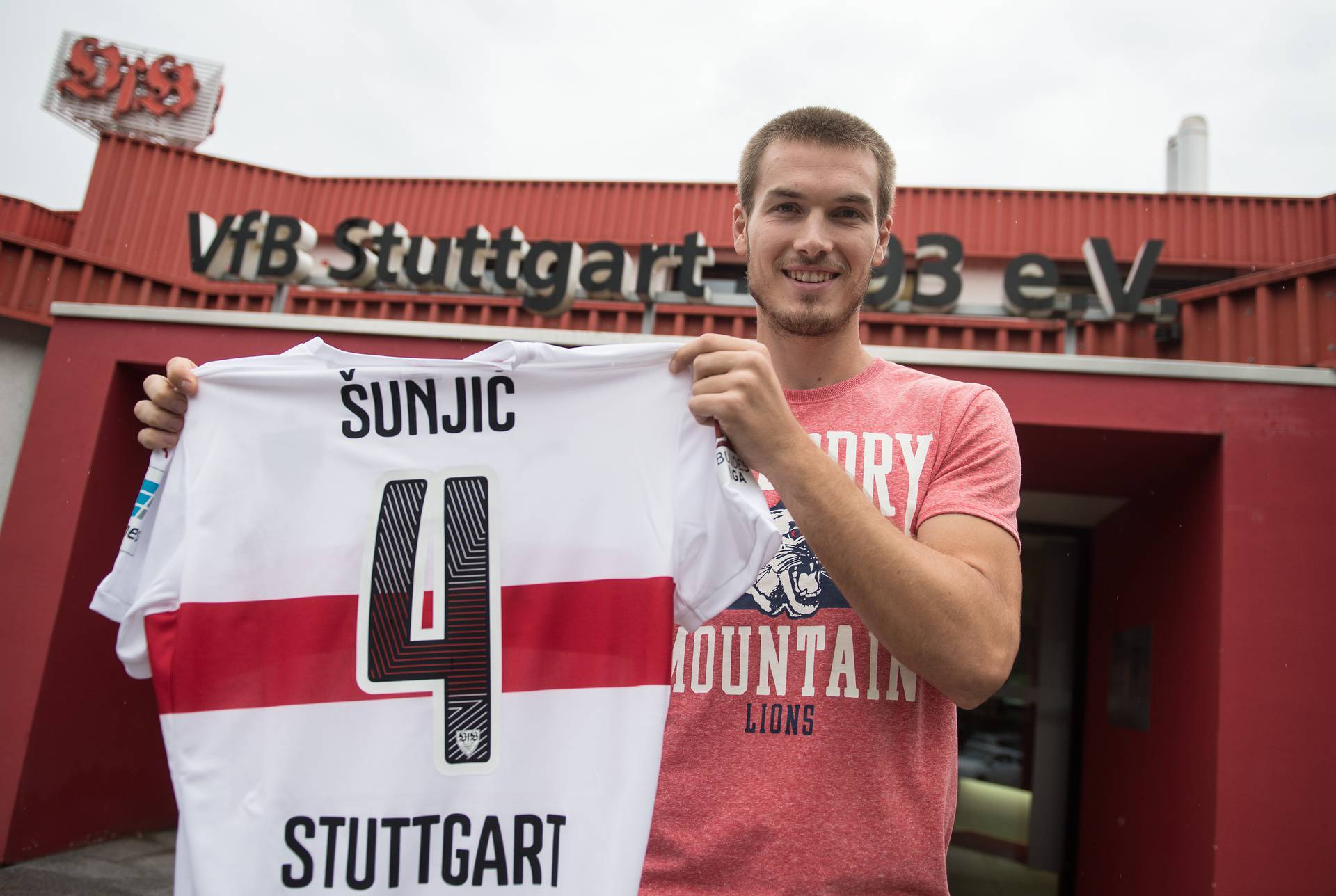 VfB Stuttgart - Presentation of new defender Toni Sunjic