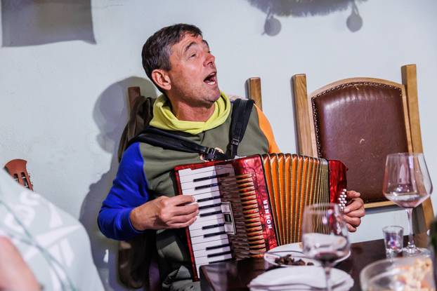 Glavice: Doček izbornih rezultata kod obitelji Zorana Milanovića