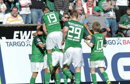 Eintrachtu i Werderu osvojili su po bod u derbiju začelja...