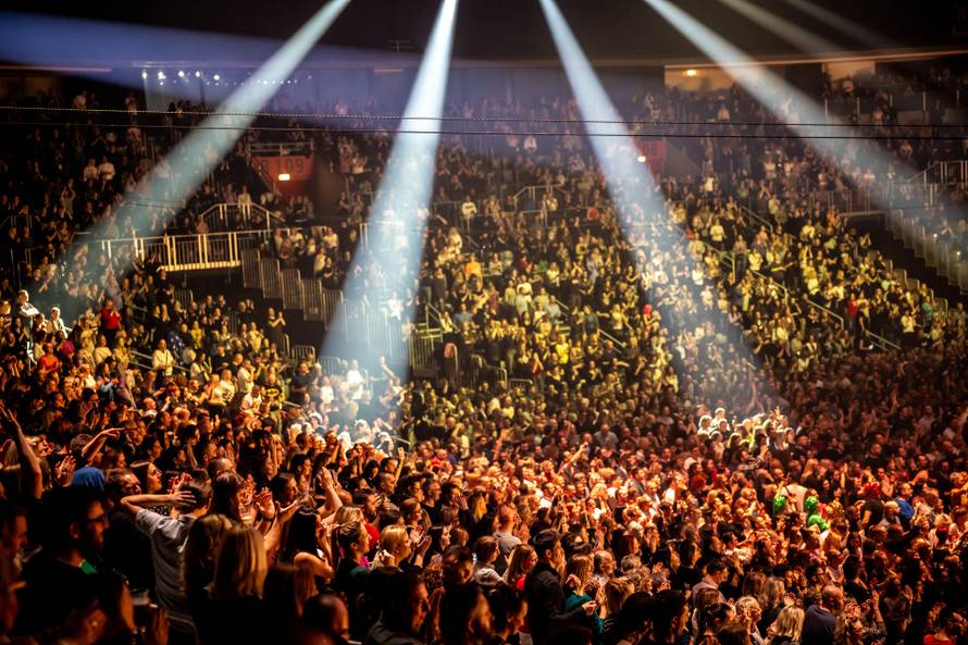 Ritam 90-ih: Glazba koja nas je držala na nogama – i na životu