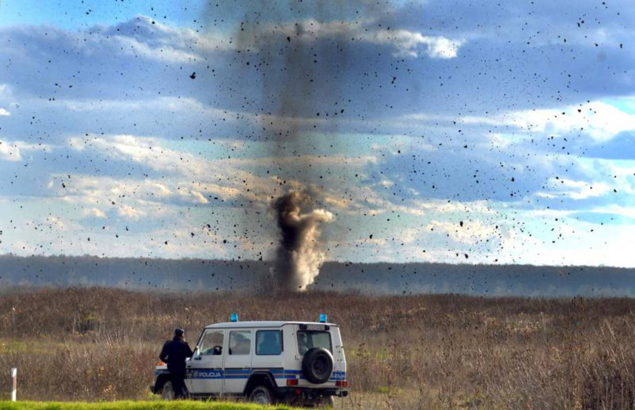 Kontroliranom eksplozijom su uništili bombu iz II. svj. rata