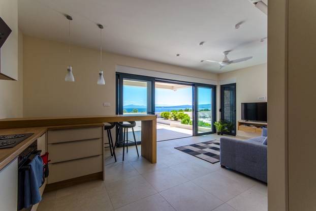 FOTO Kakva vila! Prodaju je na Šolti. Grijani bazen, a more na 150 metara. Saznali smo cijenu