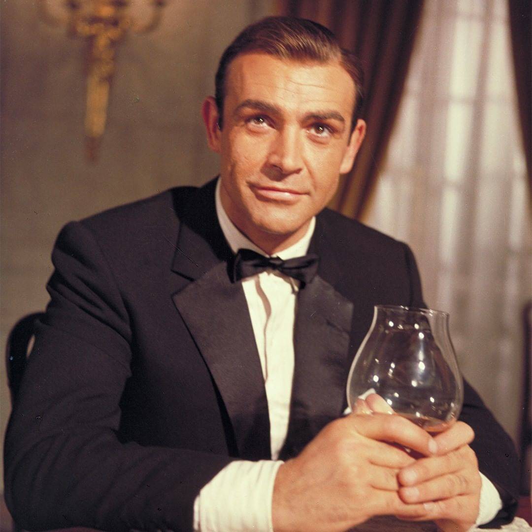 Agent 007 bio je na Mjesecu, u ratu s Rusima, igrao poker i pio martini, a ured je uvijek bio isti