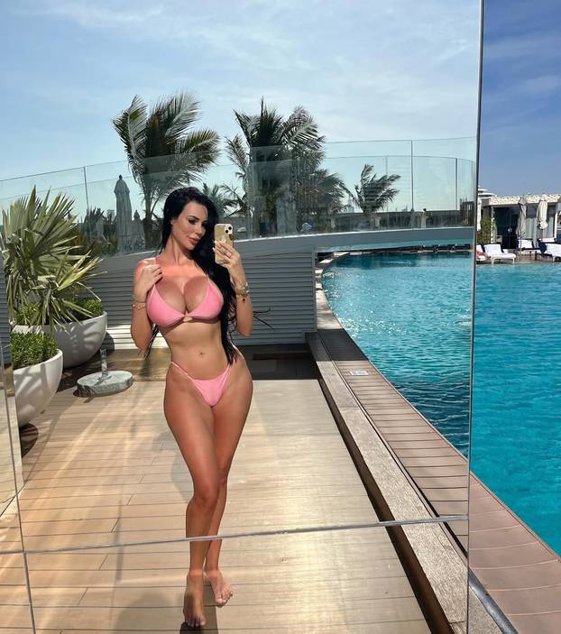 FOTO Bujna Njemica Yvonne: U moje grudi zure i muškarci i žene. One  su sjajna investicija!