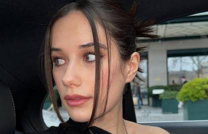 Možete li prepoznati čija je ovo kći? Odgojio ju je slavni otac nakon prerane smrti majke...