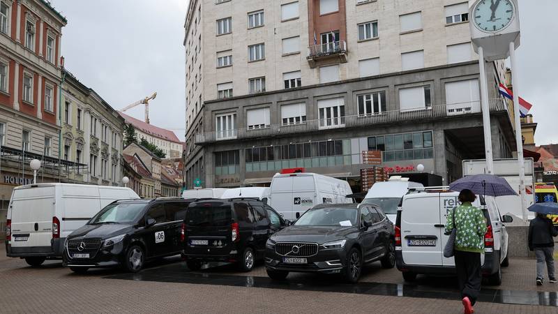 Zagrepčani znatiželjno gledali veliko snimanje u centru grada