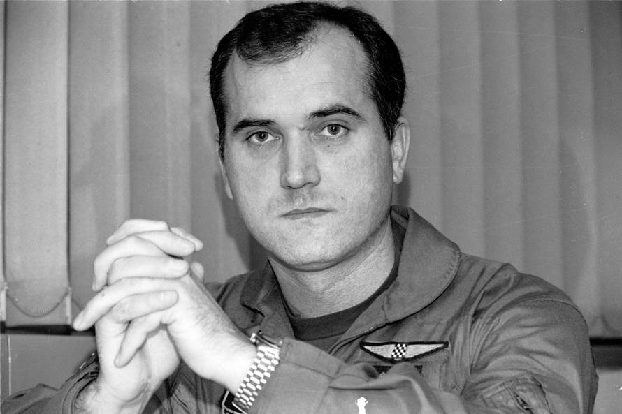 Rudolf Perešin prebjegao je iz JNA u MIG-u. Sa posljednjeg leta nije se vratio supruzi i kćeri