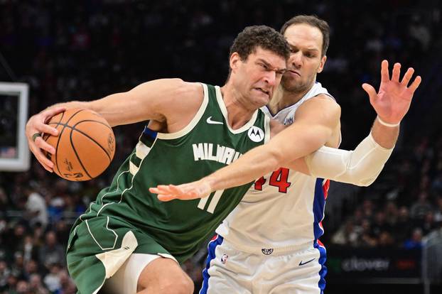 NBA: Detroit Pistons at Milwaukee Bucks