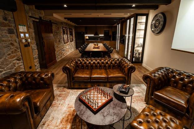 FOTO Ovako izgleda vila bivšeg potpredsjednika HDZ-a. Noćenje 1100 eura, ima bazen, saunu...