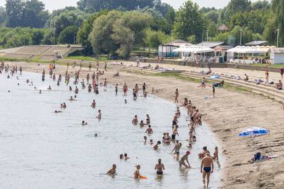 FOTO Spas od paklenog vala mnogi su potražili u rijekama i morima: Plaže krcate turistima