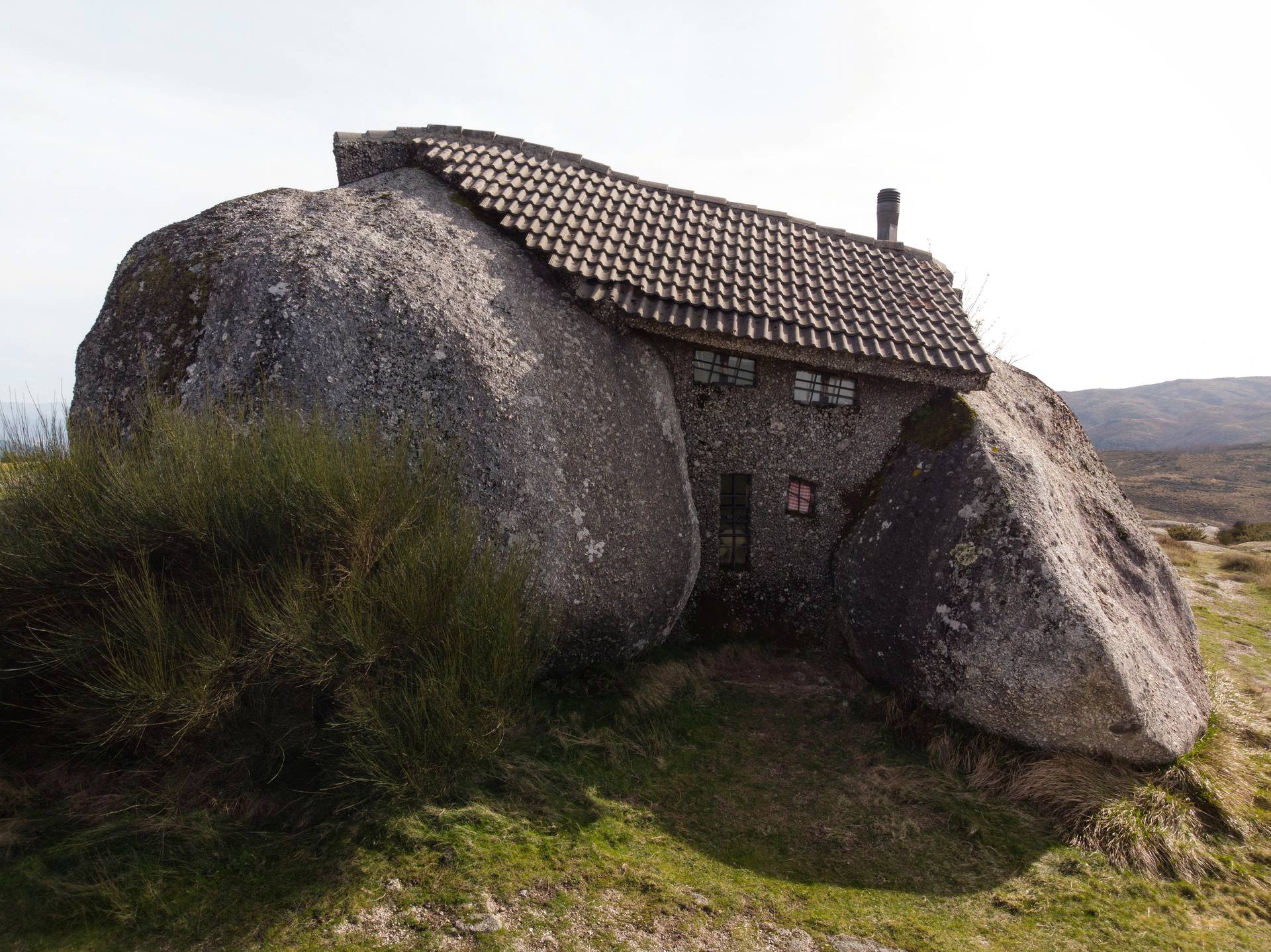 Casa do Penedo: Neobična kuća privlači pažnju brojnih turista