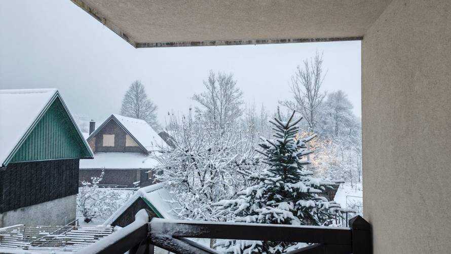 'Ovo je okupljanje ljubitelja ljetnih guma!': Zabijelilo kod Splita, na cesti nastao kaos