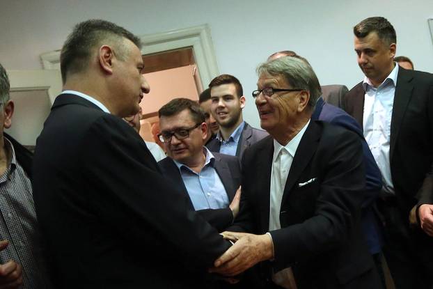 Zagreb: Tomislav Karamarko novi - stari predsjednik HDZ-a