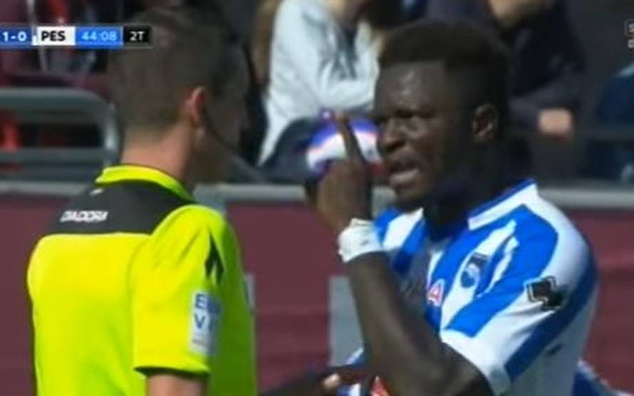 Skandal: Igrač traži suca da ga zaštiti od rasista i dobije žuti!