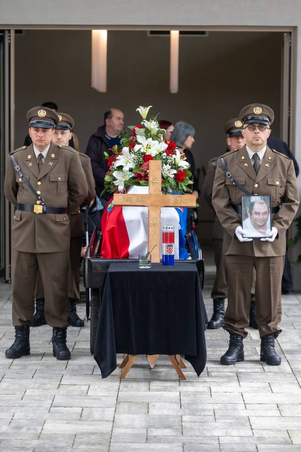 Vukovar: Posljednji ispraćaj i ukop identificiranih posmrtnih ostataka hrvatskog branitelja iz Domovinskog rata Stjepana Patka 