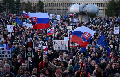 Tisuće na prosvjedu u Slovačkoj protiv zakona oko nevladinih organizacija: 'Fico je kao Putin'