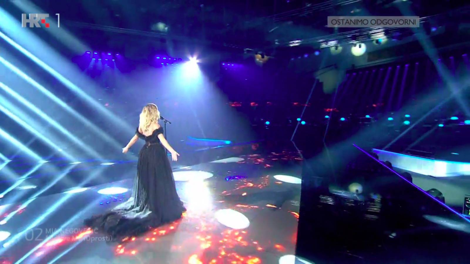 Mia Negovetić pjevala je u crnoj dugoj haljini, a tijekom nastupa nije mogla suspregnuti suze