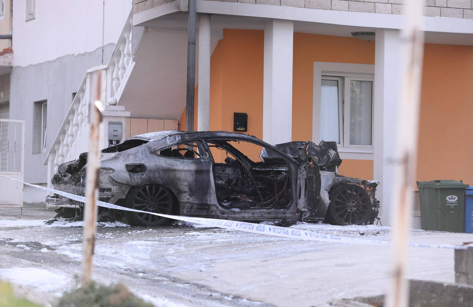 U Kaštelima kod Splita noćas potpuno izgorio automobil