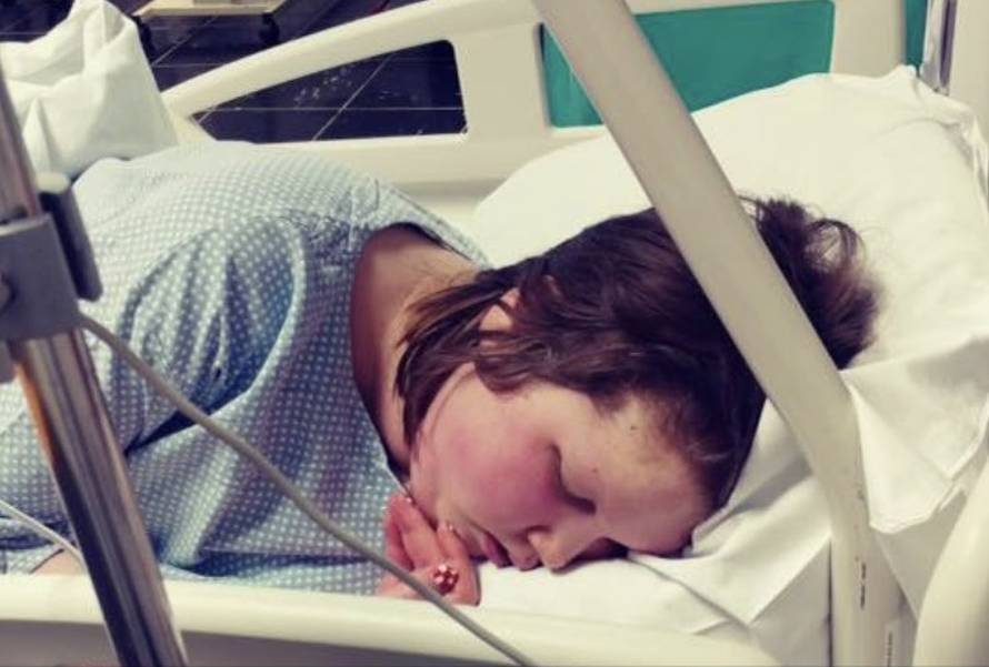 Mama Ene Šarac: Molite se za moju ljubav, bubrezi joj ne rade