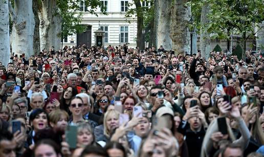 VIDEO Cijeli Zrinjevac zapjevao Halidu Bešliću iz srca i duše
