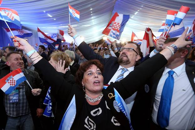 08.11.2015. Zagreb: Slavlje u stožeru Domoljubne koalicije nakon prvih izbornih rezultata