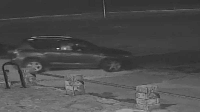 VIDEO Divljak autom driftao po nogometnom terenu u Kninu i uništio ga! Šteta je 18.000 €