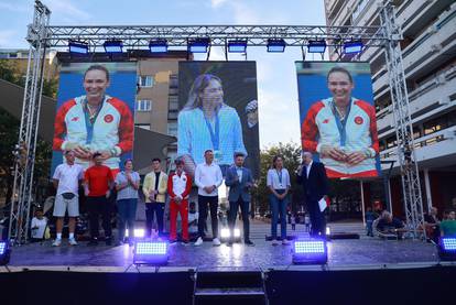 FOTO Osijek priredio fantastičan doček za srebrnu Donnu Vekić